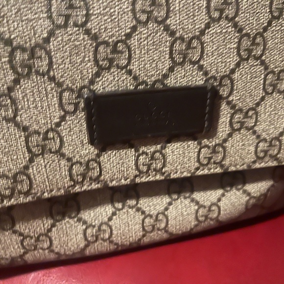 Gucci Tan Monogram Canvas Bag - Picture 3 of 8